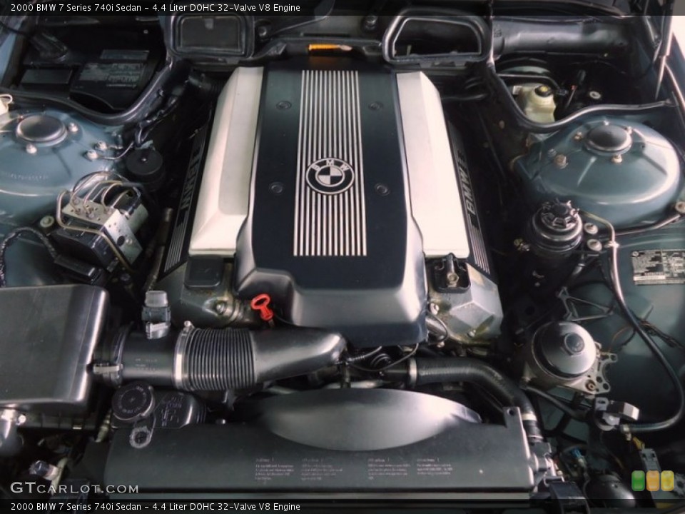 4.4 Liter DOHC 32-Valve V8 2000 BMW 7 Series Engine