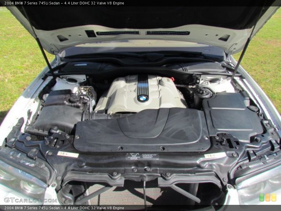 4.4 Liter DOHC 32 Valve V8 2004 BMW 7 Series Engine