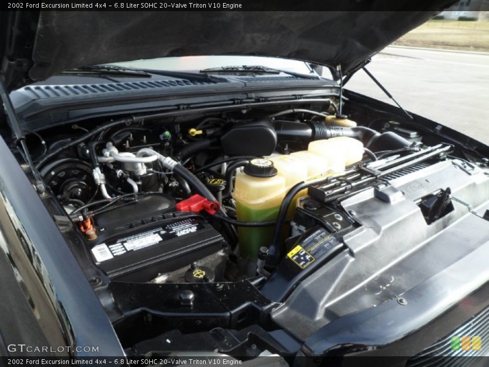 6.8 Liter SOHC 20-Valve Triton V10 Engine for the 2002 Ford Excursion #77137390