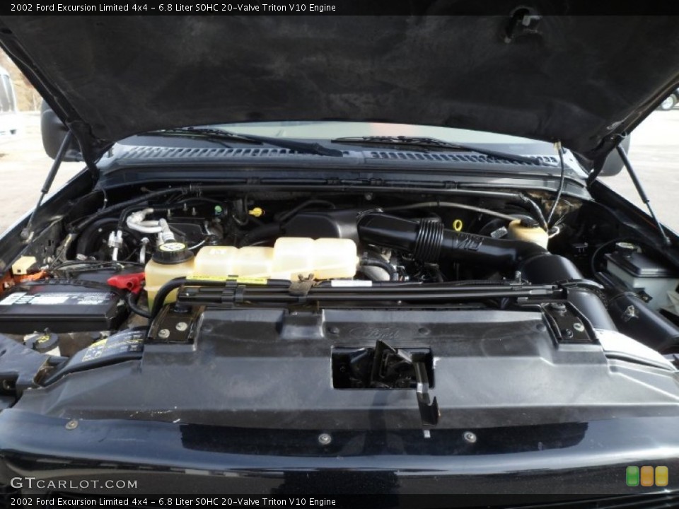 6.8 Liter SOHC 20-Valve Triton V10 Engine for the 2002 Ford Excursion #77137407