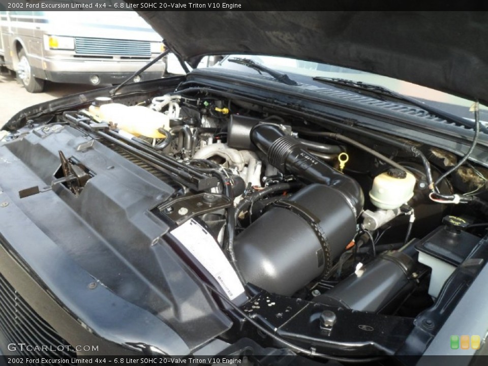 6.8 Liter SOHC 20-Valve Triton V10 Engine for the 2002 Ford Excursion #77137424