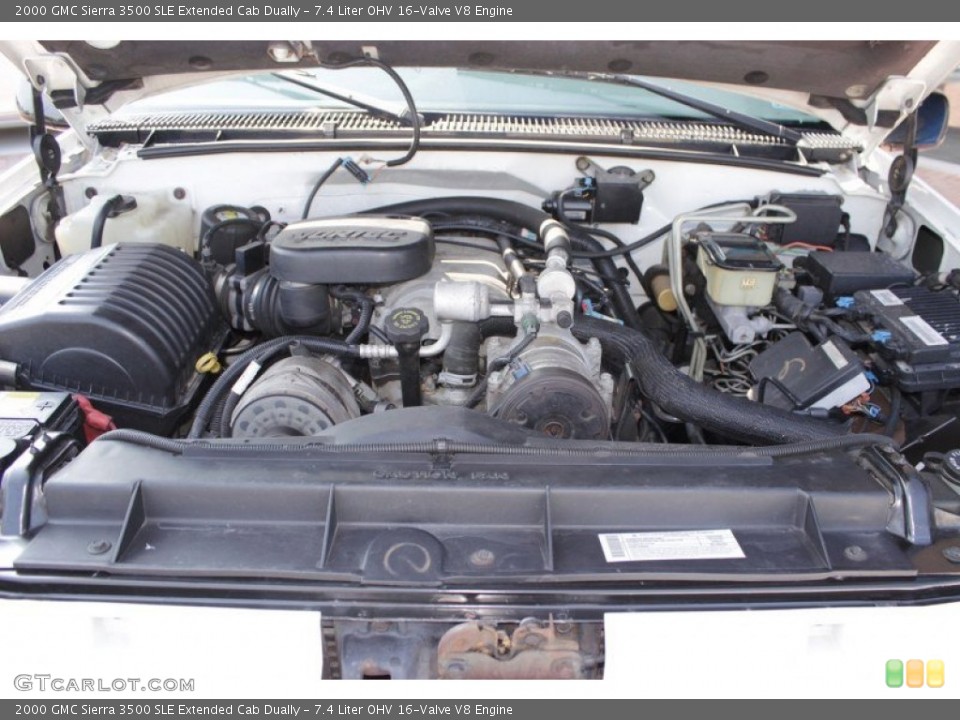 7.4 Liter OHV 16-Valve V8 2000 GMC Sierra 3500 Engine