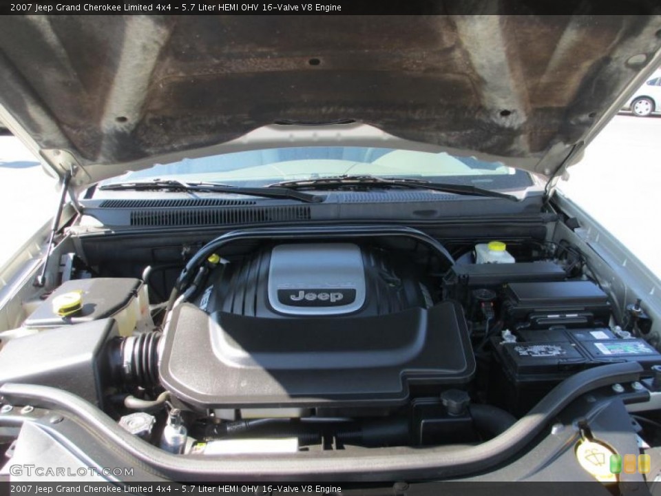 5.7 Liter HEMI OHV 16-Valve V8 2007 Jeep Grand Cherokee Engine