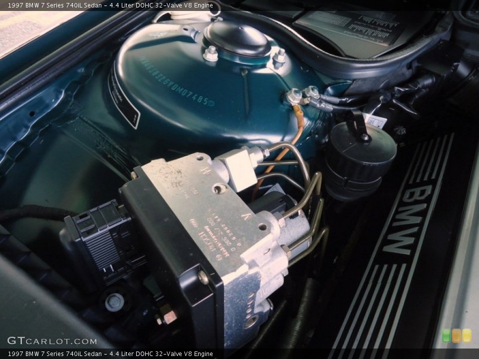 4.4 Liter DOHC 32-Valve V8 Engine for the 1997 BMW 7 Series #88600804