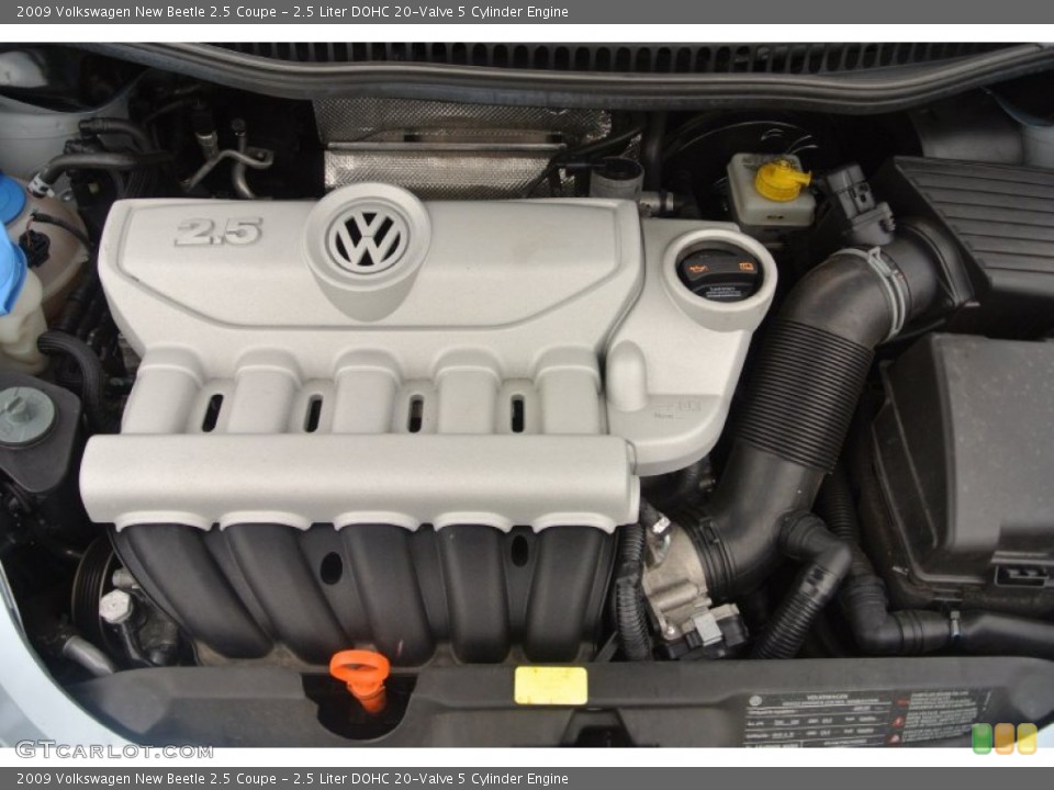 2.5 Liter DOHC 20-Valve 5 Cylinder Engine for the 2009 Volkswagen New Beetle #89295105