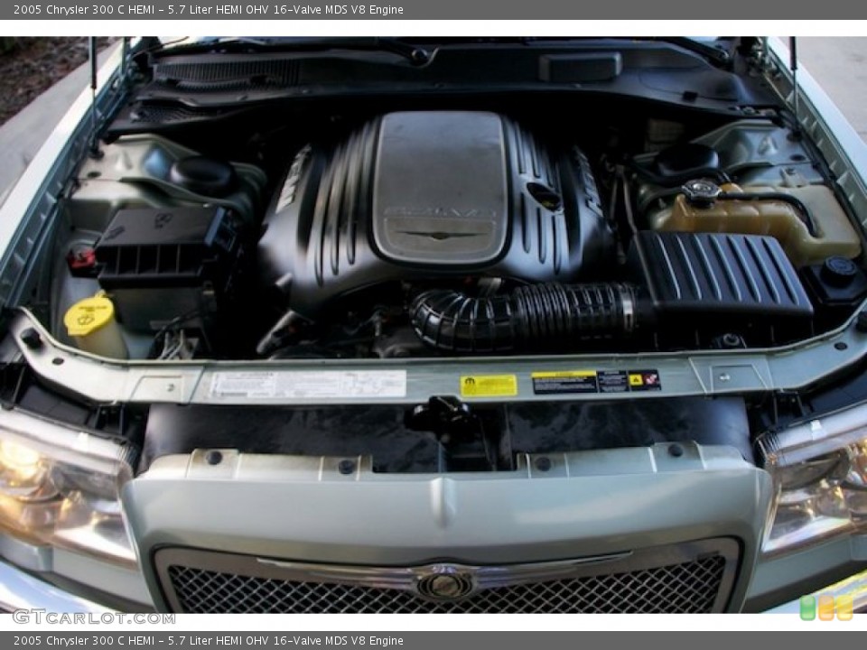 5.7 Liter HEMI OHV 16-Valve MDS V8 2005 Chrysler 300 Engine