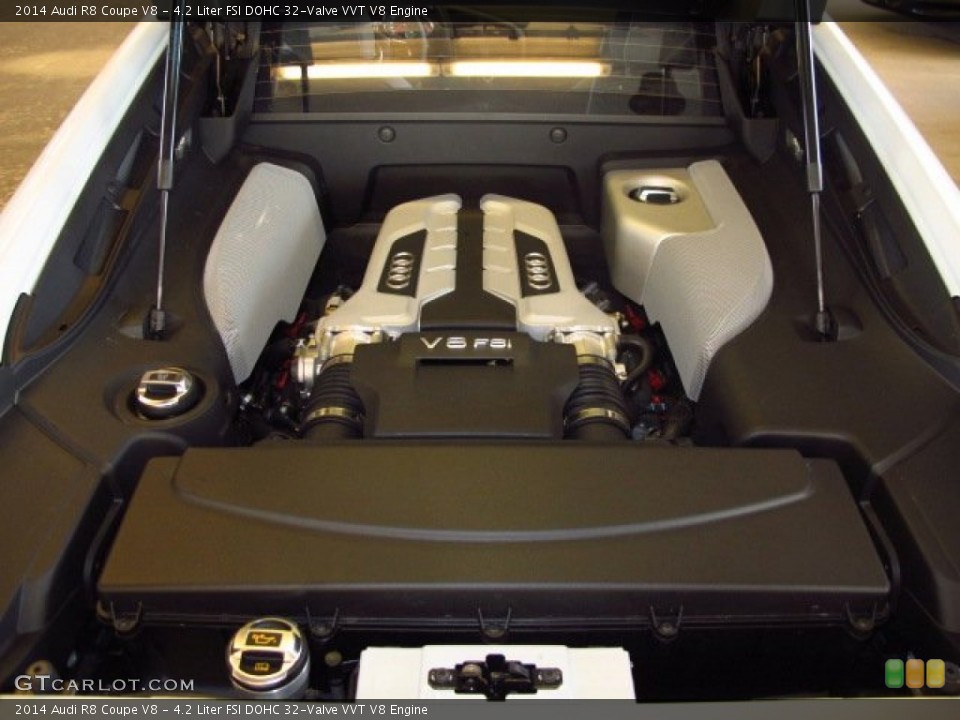 4.2 Liter FSI DOHC 32-Valve VVT V8 2014 Audi R8 Engine