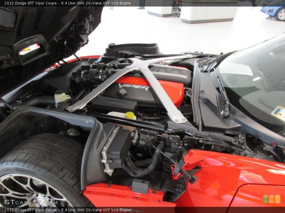 8.4 Liter OHV 20-Valve VVT V10 2013 Dodge SRT Viper Engine