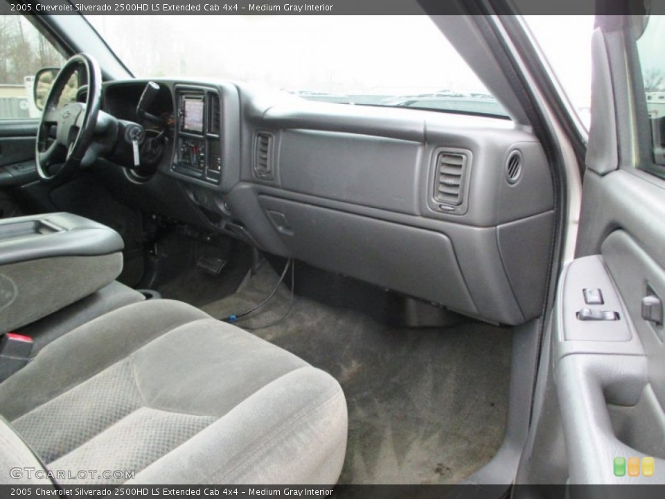Medium Gray 2005 Chevrolet Silverado 2500HD Interiors