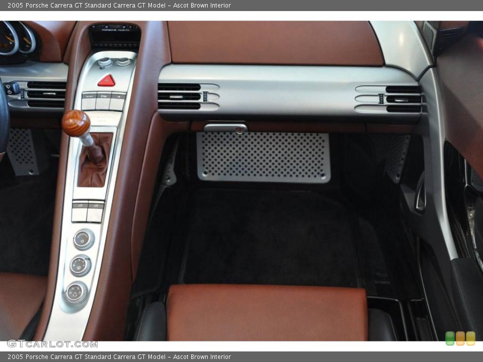 Ascot Brown Interior Photo for the 2005 Porsche Carrera GT  #10017717