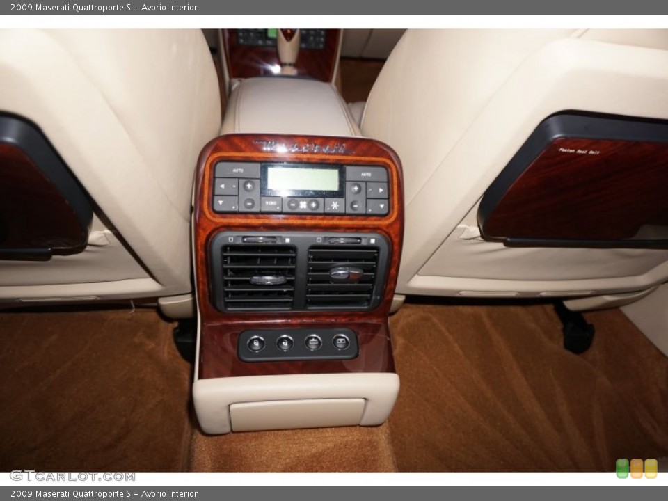 Avorio Interior Controls for the 2009 Maserati Quattroporte S #100300092