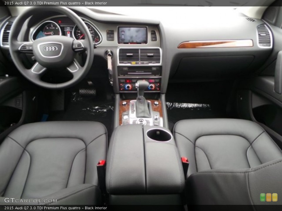 Black Interior Dashboard for the 2015 Audi Q7 3.0 TDI Premium Plus quattro #100334189
