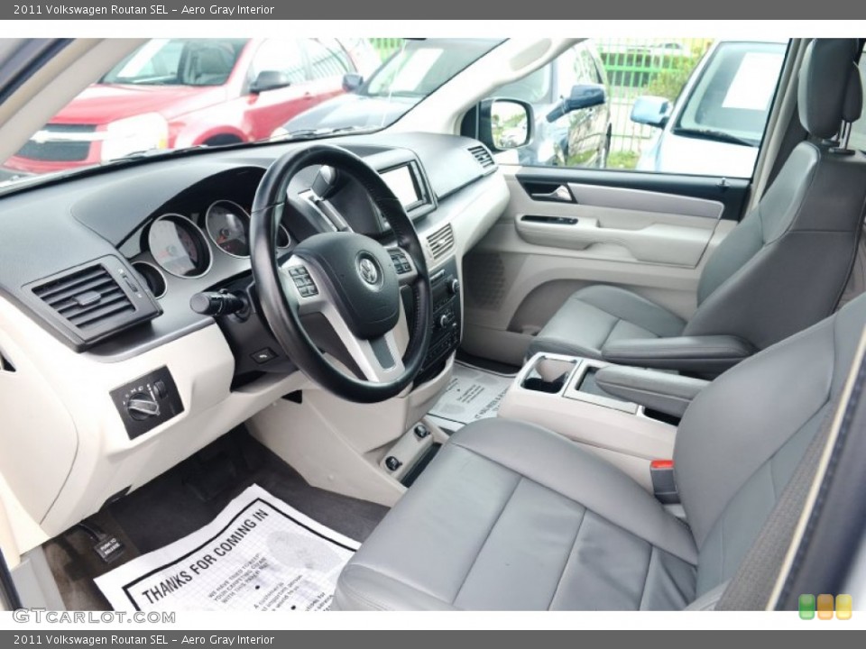 Aero Gray Interior Photo for the 2011 Volkswagen Routan SEL #100574213