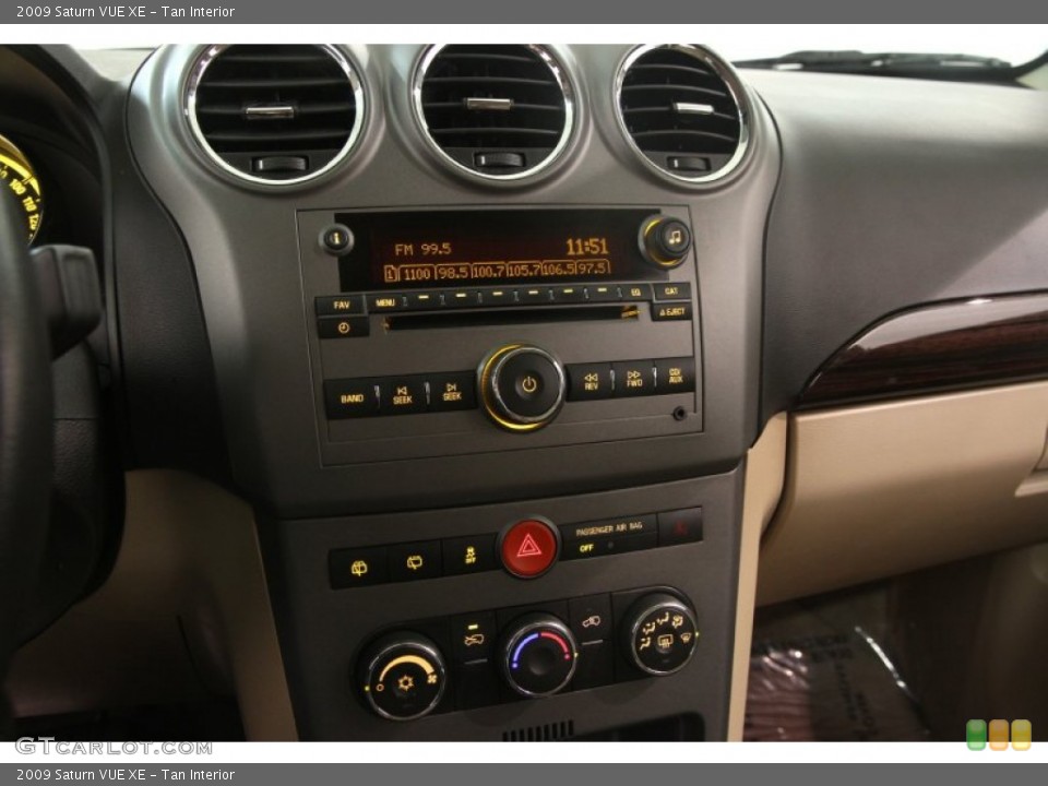 Tan Interior Controls for the 2009 Saturn VUE XE #100696415