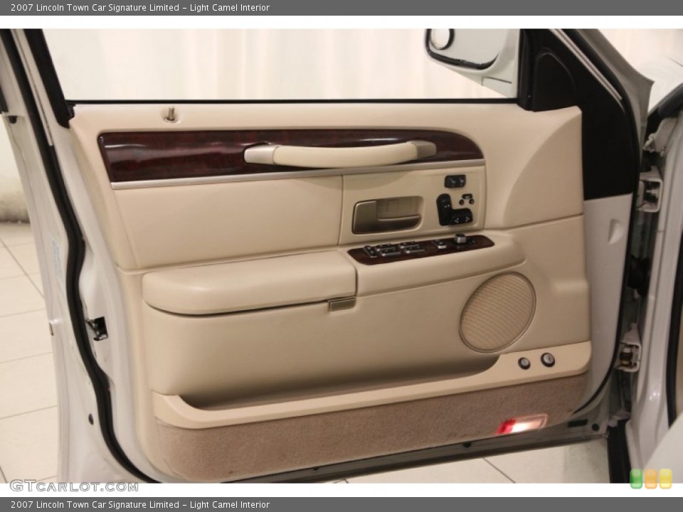 Light Camel Interior Door Panel for the 2007 Lincoln Town Car Signature Limited #101024581
