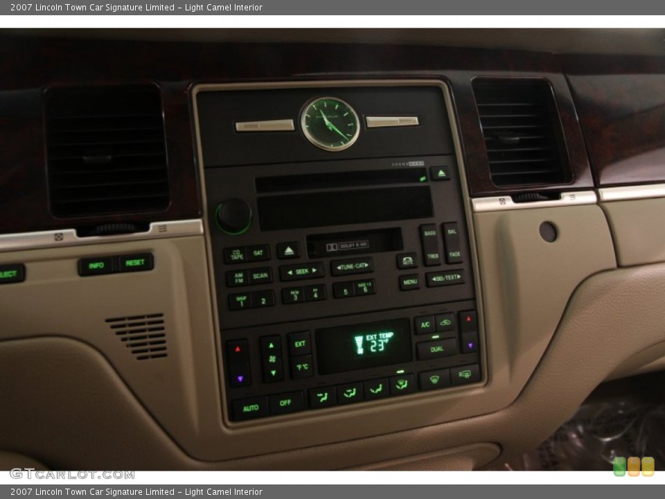 Light Camel Interior Controls for the 2007 Lincoln Town Car Signature Limited #101024629