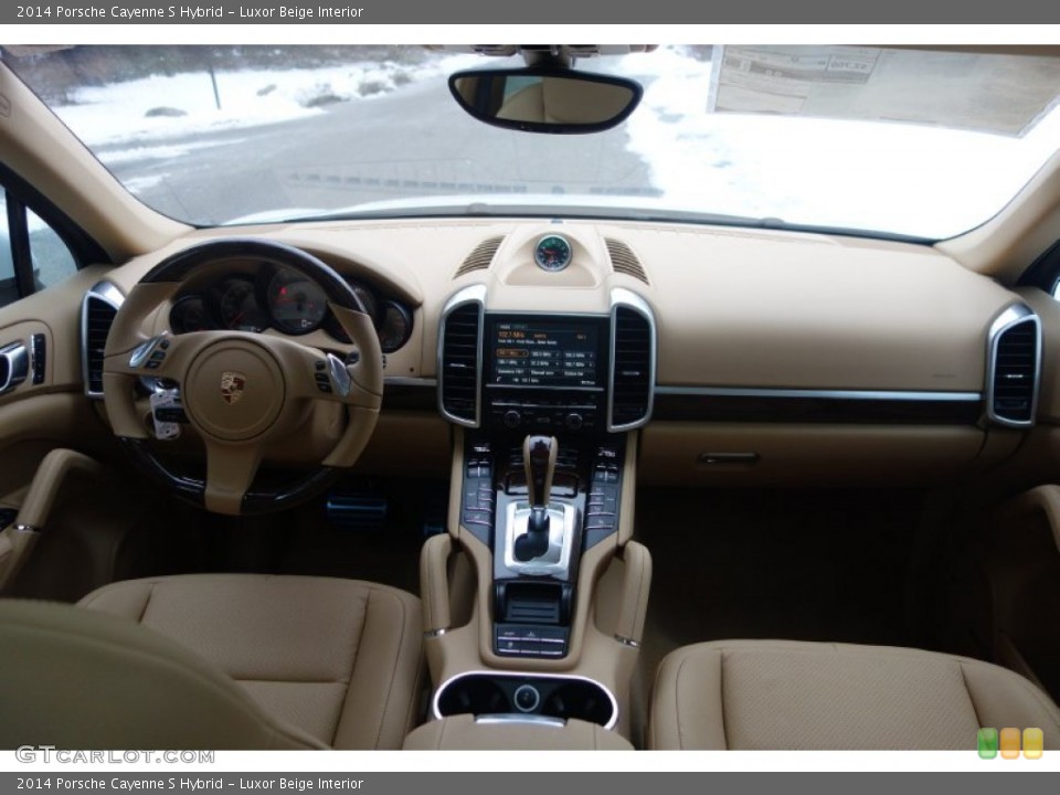 Luxor Beige Interior Dashboard for the 2014 Porsche Cayenne S Hybrid #101026177