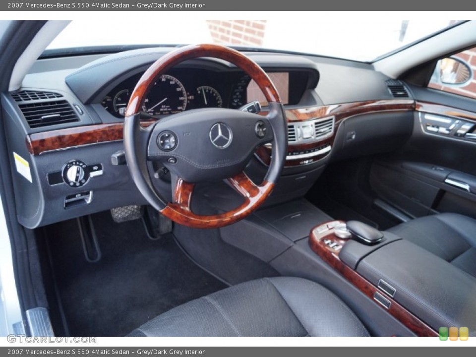 Grey/Dark Grey Interior Photo for the 2007 Mercedes-Benz S 550 4Matic Sedan #101214087