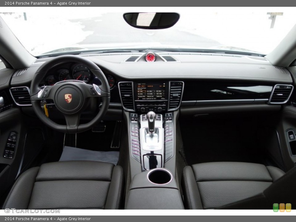 Agate Grey Interior Dashboard for the 2014 Porsche Panamera 4 #101340366