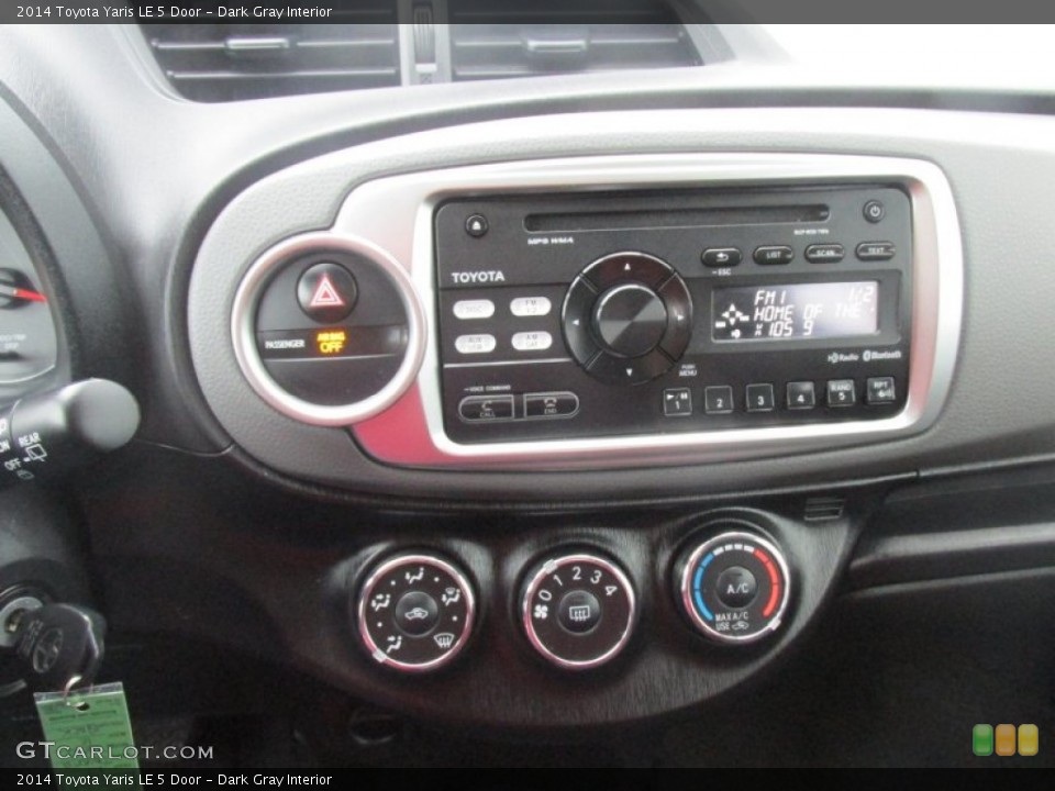 Dark Gray Interior Controls for the 2014 Toyota Yaris LE 5 Door #101370753