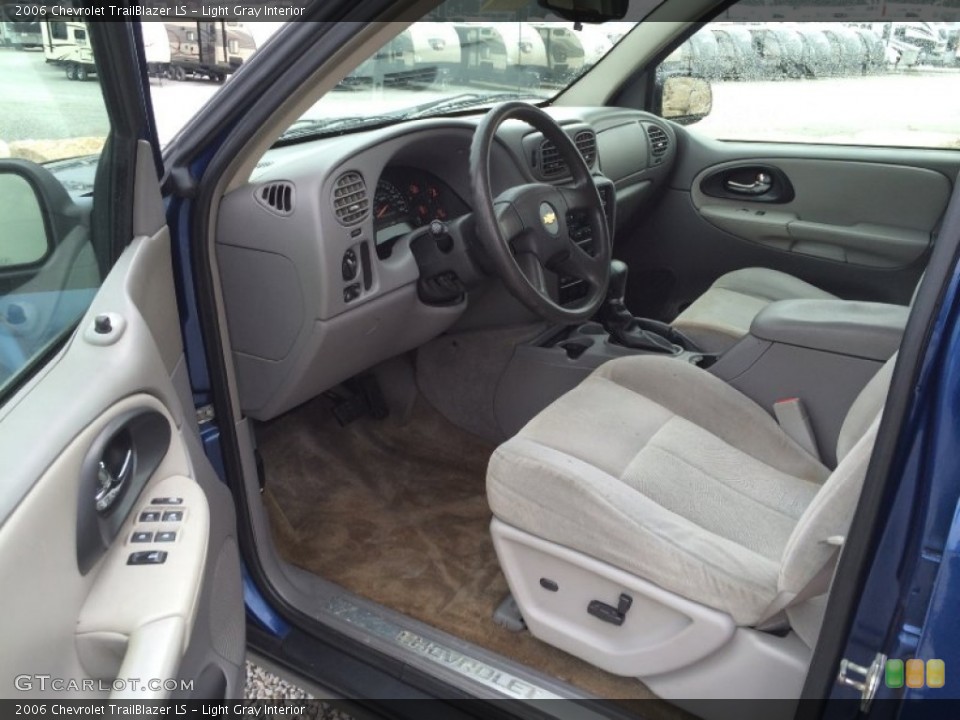 Light Gray Interior Photo for the 2006 Chevrolet TrailBlazer LS #101428359