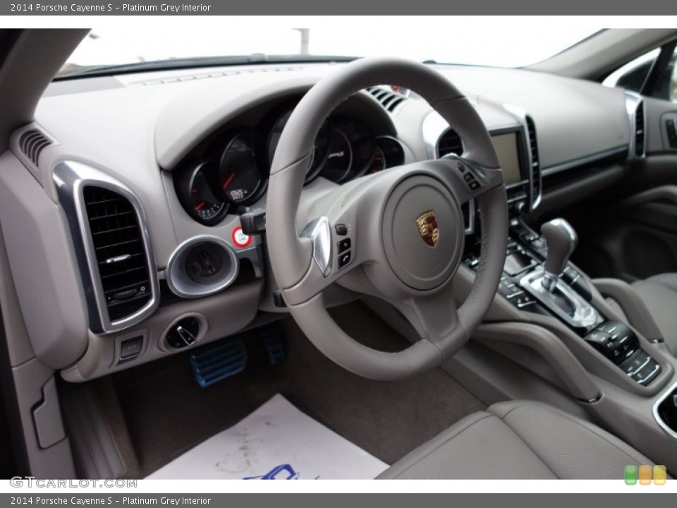 Platinum Grey Interior Dashboard for the 2014 Porsche Cayenne S #101490335