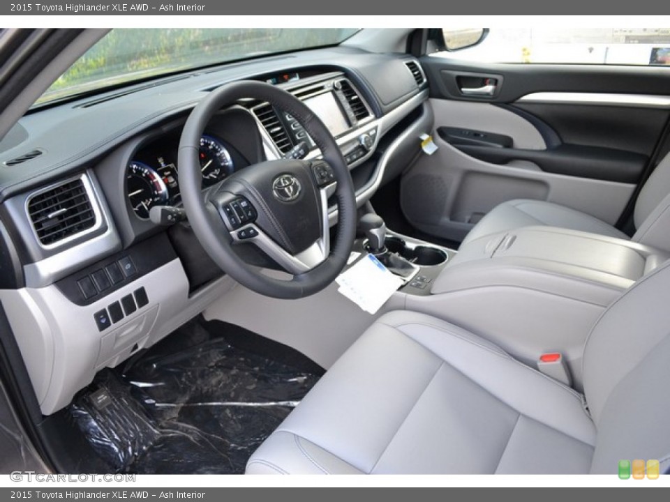 Ash Interior Photo for the 2015 Toyota Highlander XLE AWD #101495252