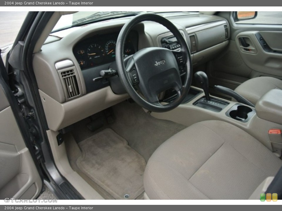 Taupe Interior Photo for the 2004 Jeep Grand Cherokee Laredo #101576060