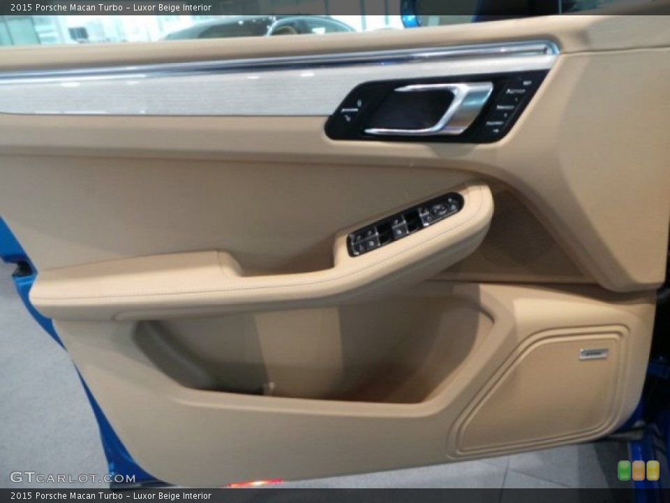 Luxor Beige Interior Door Panel for the 2015 Porsche Macan Turbo #101658530