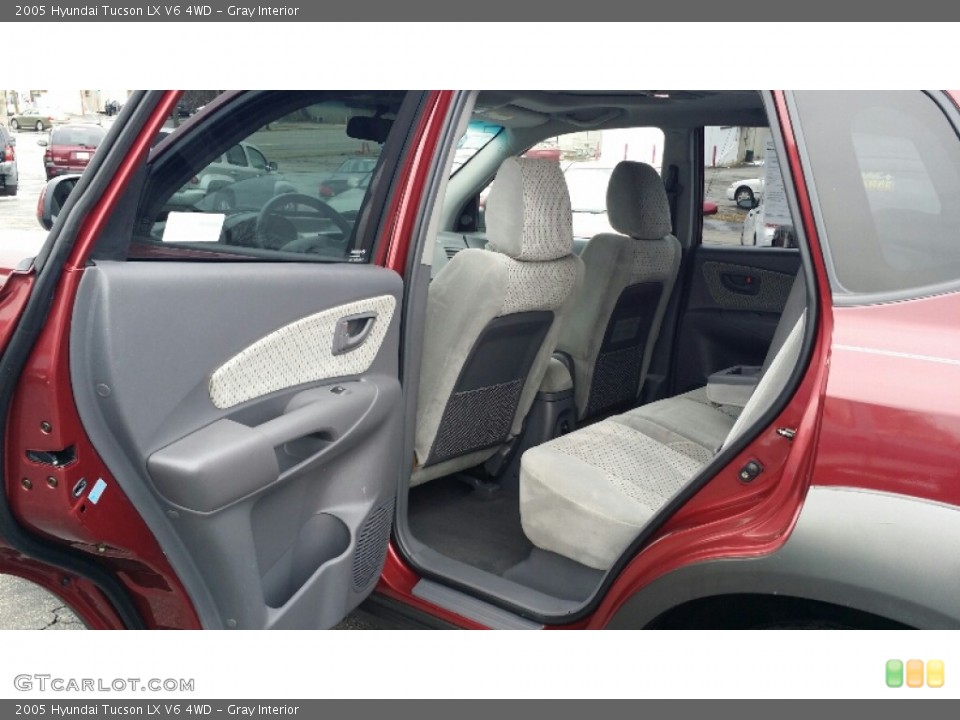 Gray Interior Photo for the 2005 Hyundai Tucson LX V6 4WD #101730456