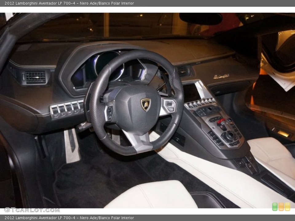 Nero Ade/Bianco Polar 2012 Lamborghini Aventador Interiors