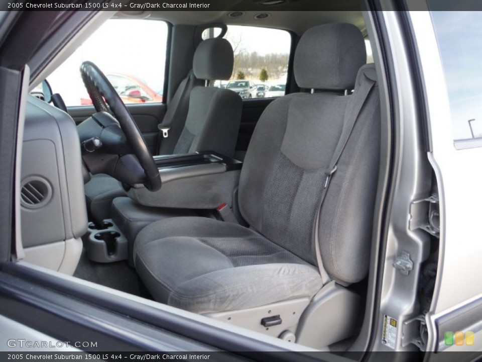 Gray/Dark Charcoal Interior Photo for the 2005 Chevrolet Suburban 1500 LS 4x4 #101737713