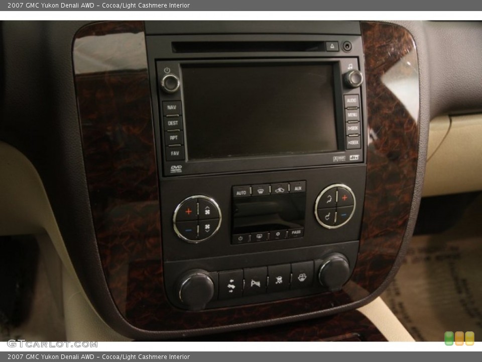 Cocoa/Light Cashmere Interior Controls for the 2007 GMC Yukon Denali AWD #101770051