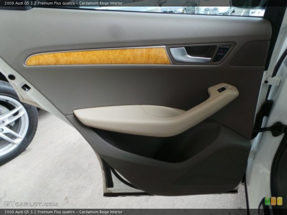 Cardamom Beige Interior Door Panel for the 2009 Audi Q5 3.2 Premium Plus quattro #101909031