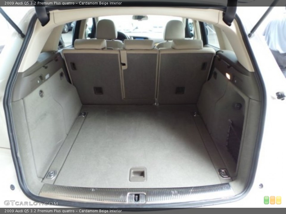 Cardamom Beige Interior Trunk for the 2009 Audi Q5 3.2 Premium Plus quattro #101909141