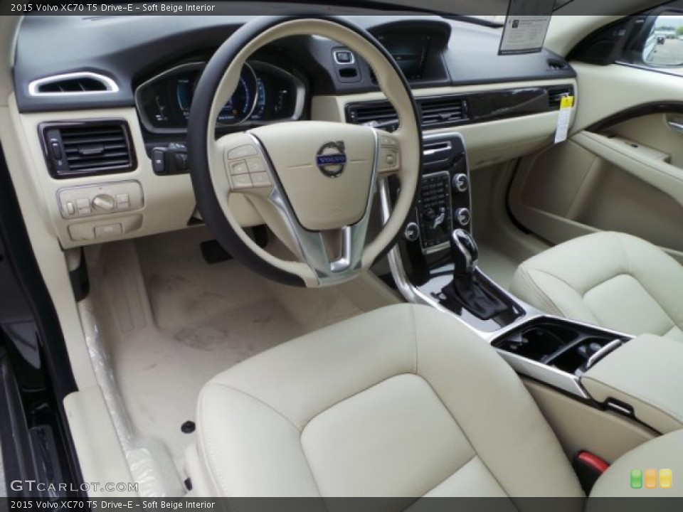 Soft Beige 2015 Volvo XC70 Interiors