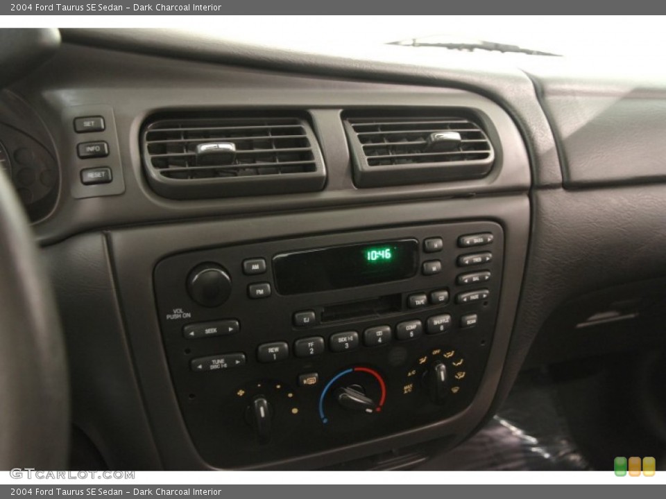 Dark Charcoal Interior Controls for the 2004 Ford Taurus SE Sedan #101937471