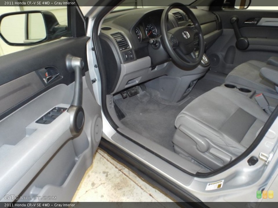 Gray Interior Photo for the 2011 Honda CR-V SE 4WD #101959421