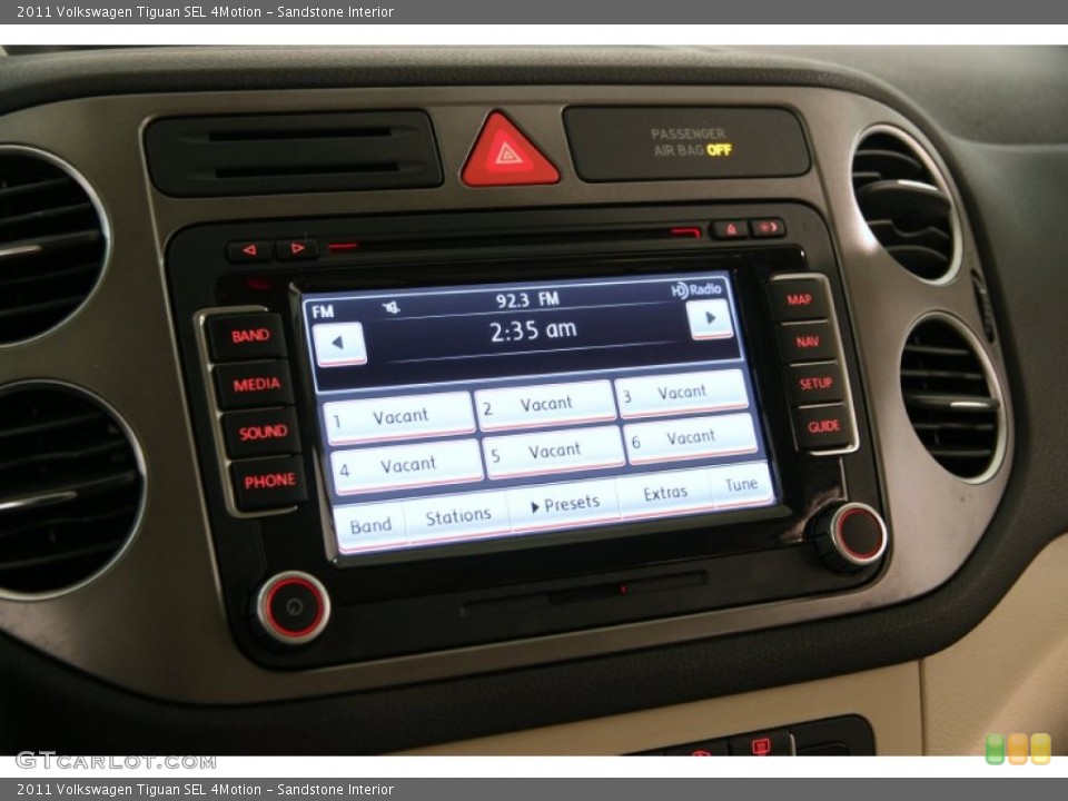 Sandstone Interior Controls for the 2011 Volkswagen Tiguan SEL 4Motion #101959706