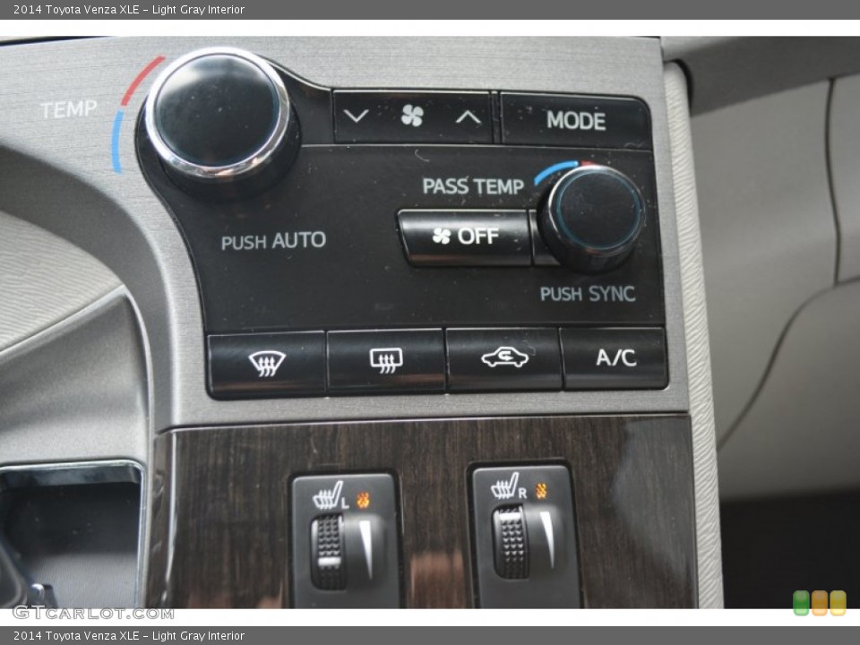Light Gray Interior Controls for the 2014 Toyota Venza XLE #101978159