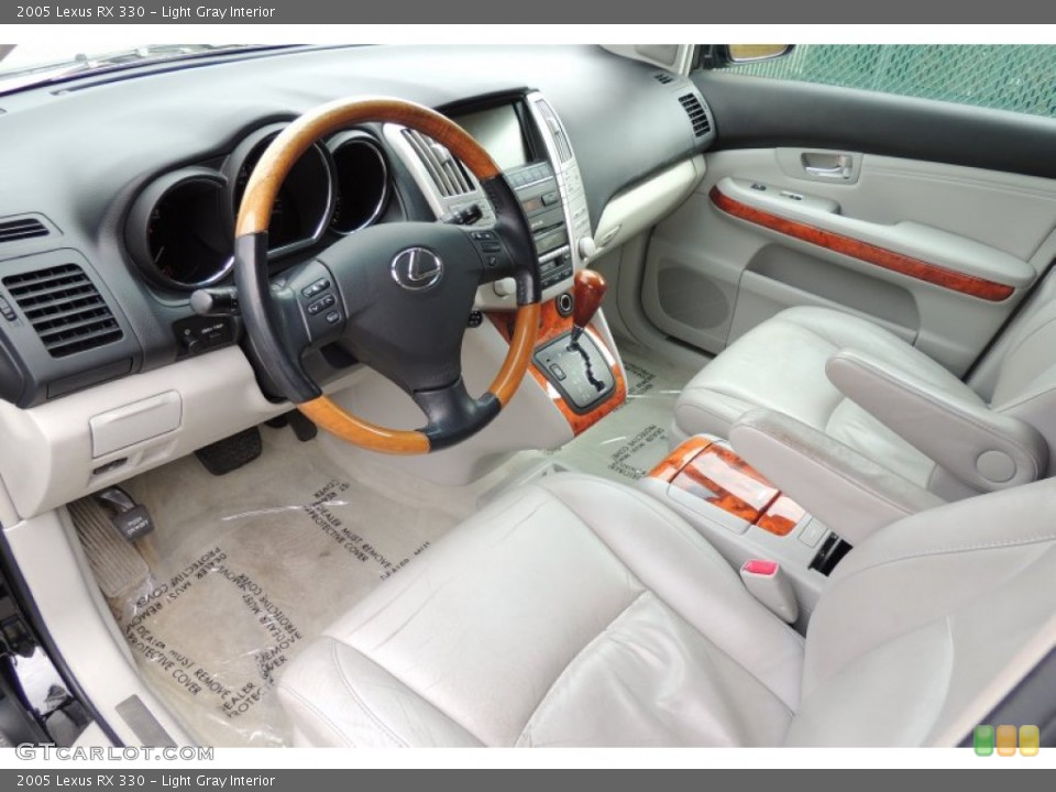 Light Gray Interior Photo for the 2005 Lexus RX 330 #101999447