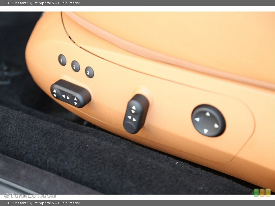 Cuoio Interior Controls for the 2012 Maserati Quattroporte S #102078993