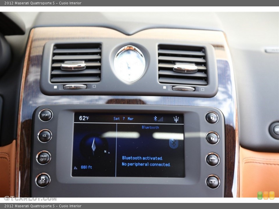 Cuoio Interior Controls for the 2012 Maserati Quattroporte S #102079027