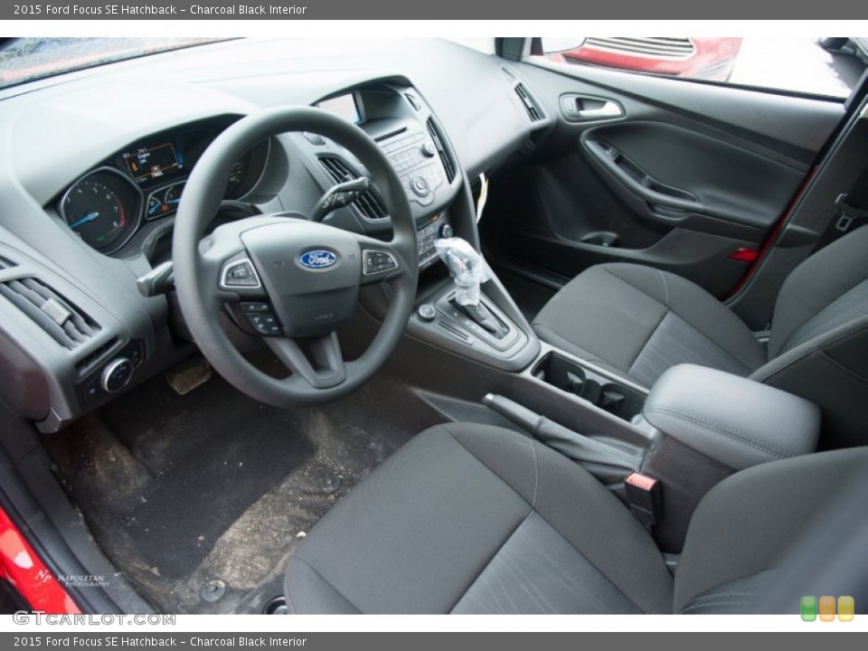 Charcoal Black Interior Photo for the 2015 Ford Focus SE Hatchback #102082521
