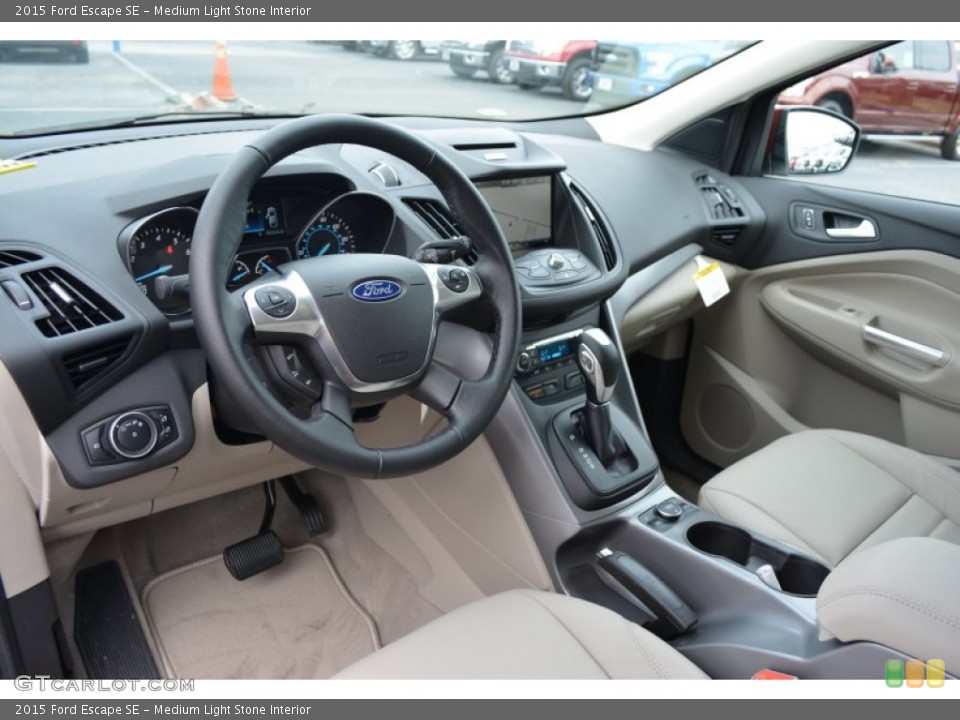 Medium Light Stone Interior Photo for the 2015 Ford Escape SE #102087291