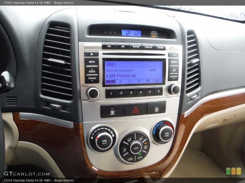 Beige Interior Controls for the 2009 Hyundai Santa Fe SE 4WD #102087912