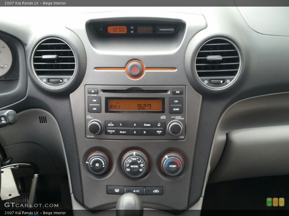 Beige Interior Controls for the 2007 Kia Rondo LX #102122220
