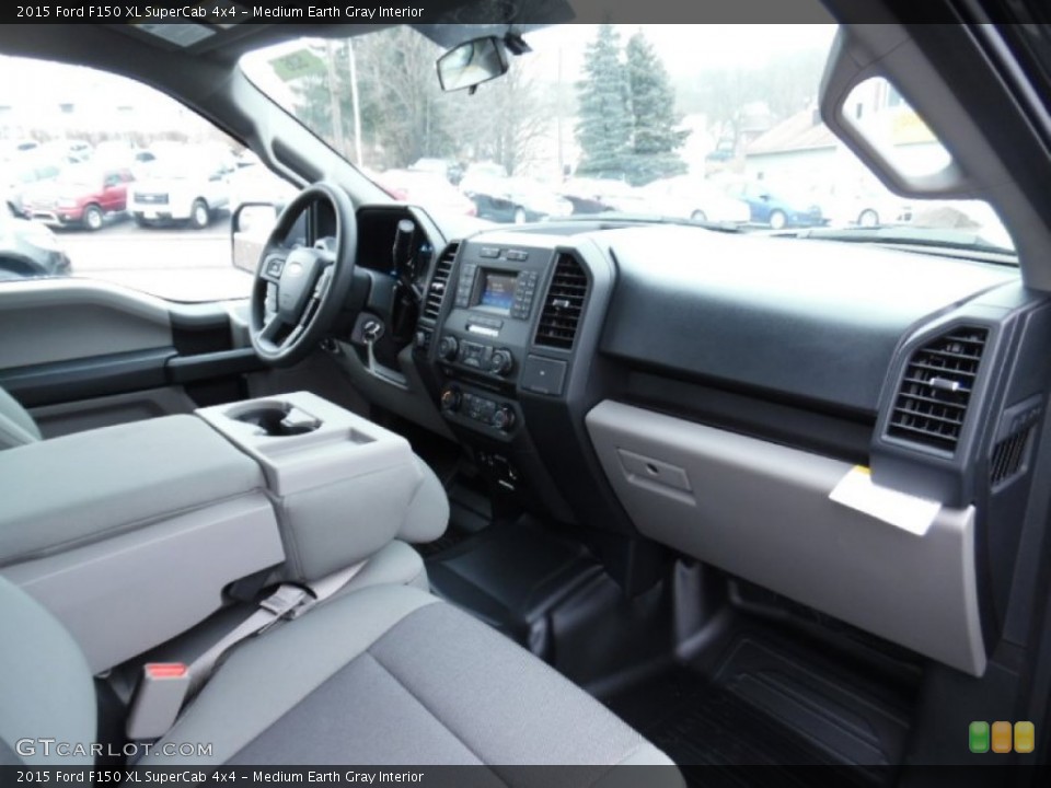 Medium Earth Gray Interior Photo for the 2015 Ford F150 XL SuperCab 4x4 #102153182