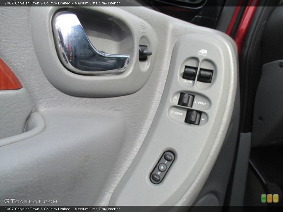 Medium Slate Gray Interior Controls for the 2007 Chrysler Town & Country Limited #102159062