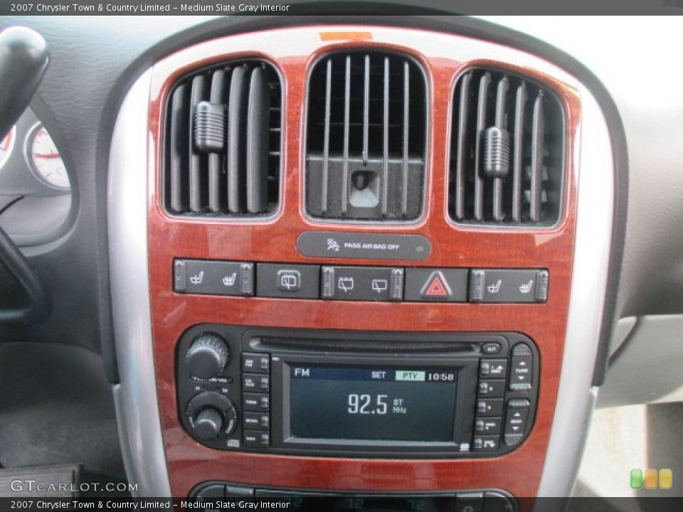 Medium Slate Gray Interior Controls for the 2007 Chrysler Town & Country Limited #102159185